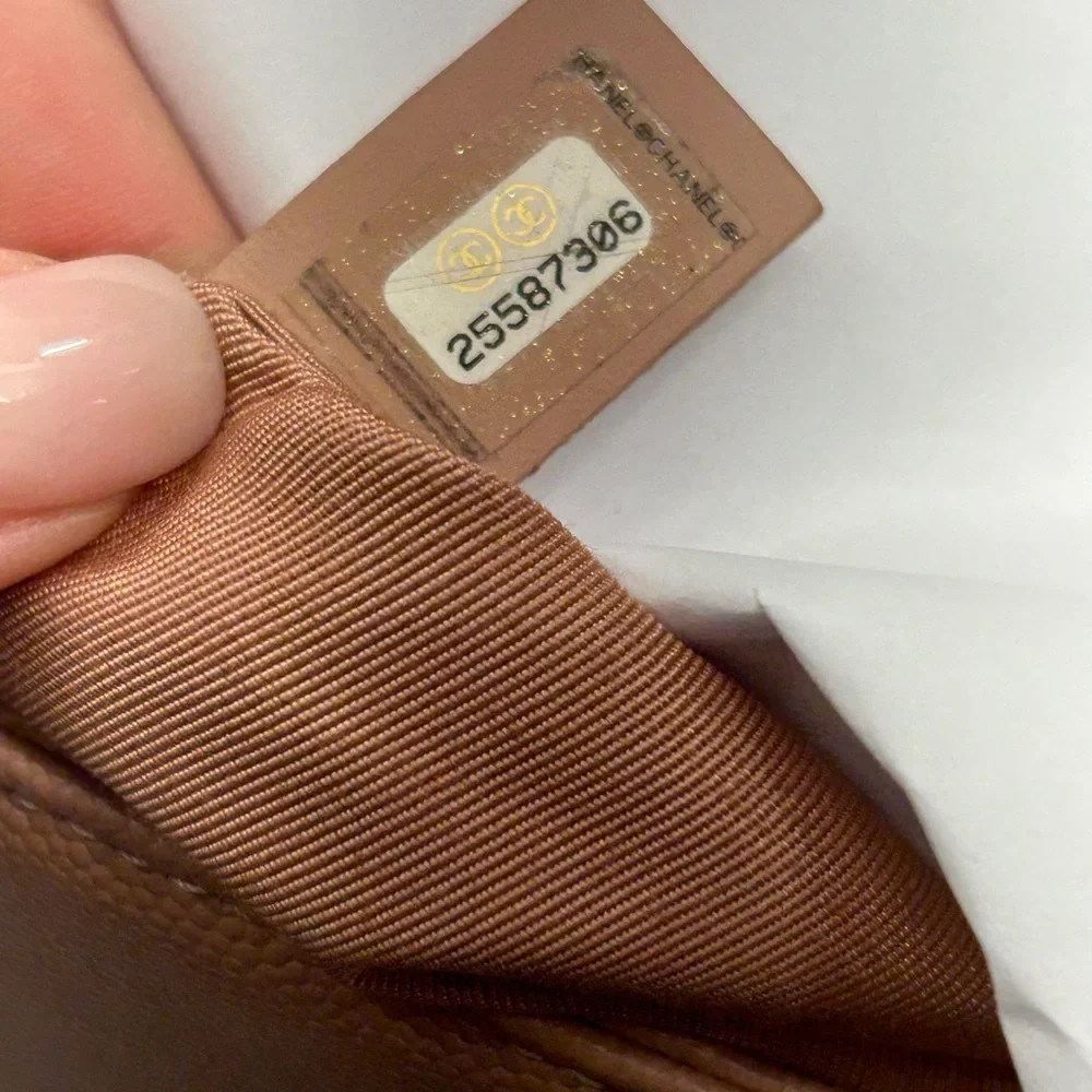 SOLD PRIVATE
Chanel Le Boy Old Medium Light Gold Hardware - Picture 3 of 16